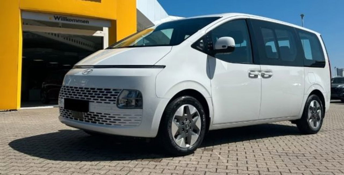 Hyundai Staria 1.6 hev 2wd auto (2)