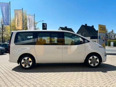 Hyundai Staria 1.6 hev 2wd auto (7)