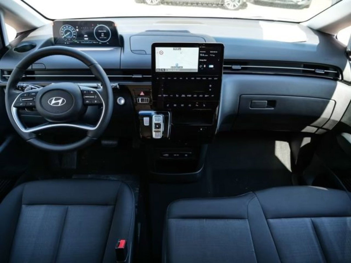Hyundai Staria 1.6 hev 2wd auto (11)