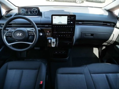 Hyundai Staria 1.6 hev 2wd auto (11)