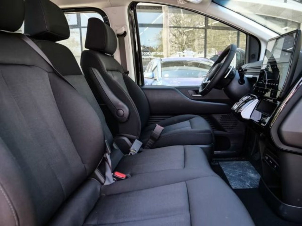 Hyundai Staria 1.6 hev 2wd auto (16)