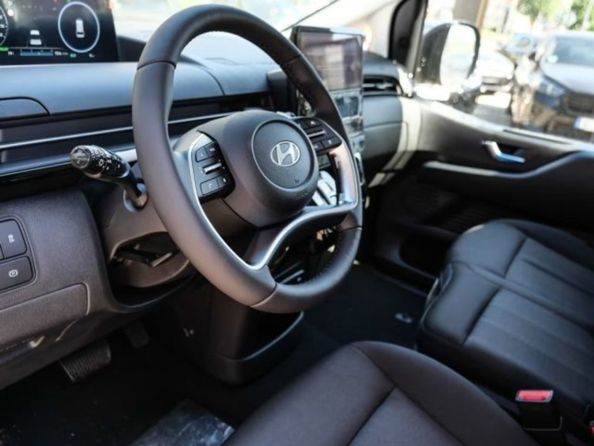 Hyundai Staria 1.6 hev 2wd auto (7)