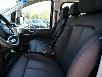 Hyundai Staria 1.6 hev 2wd auto (8)