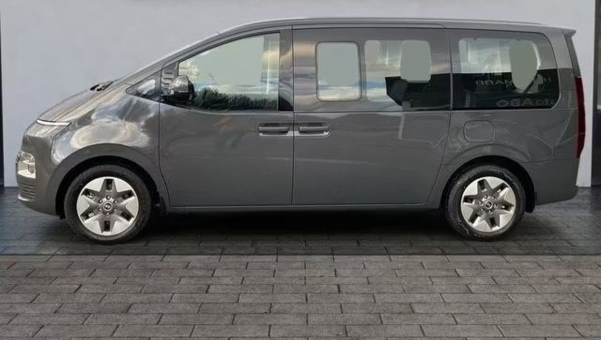 Hyundai Staria 1.6 hev 2wd auto (2)