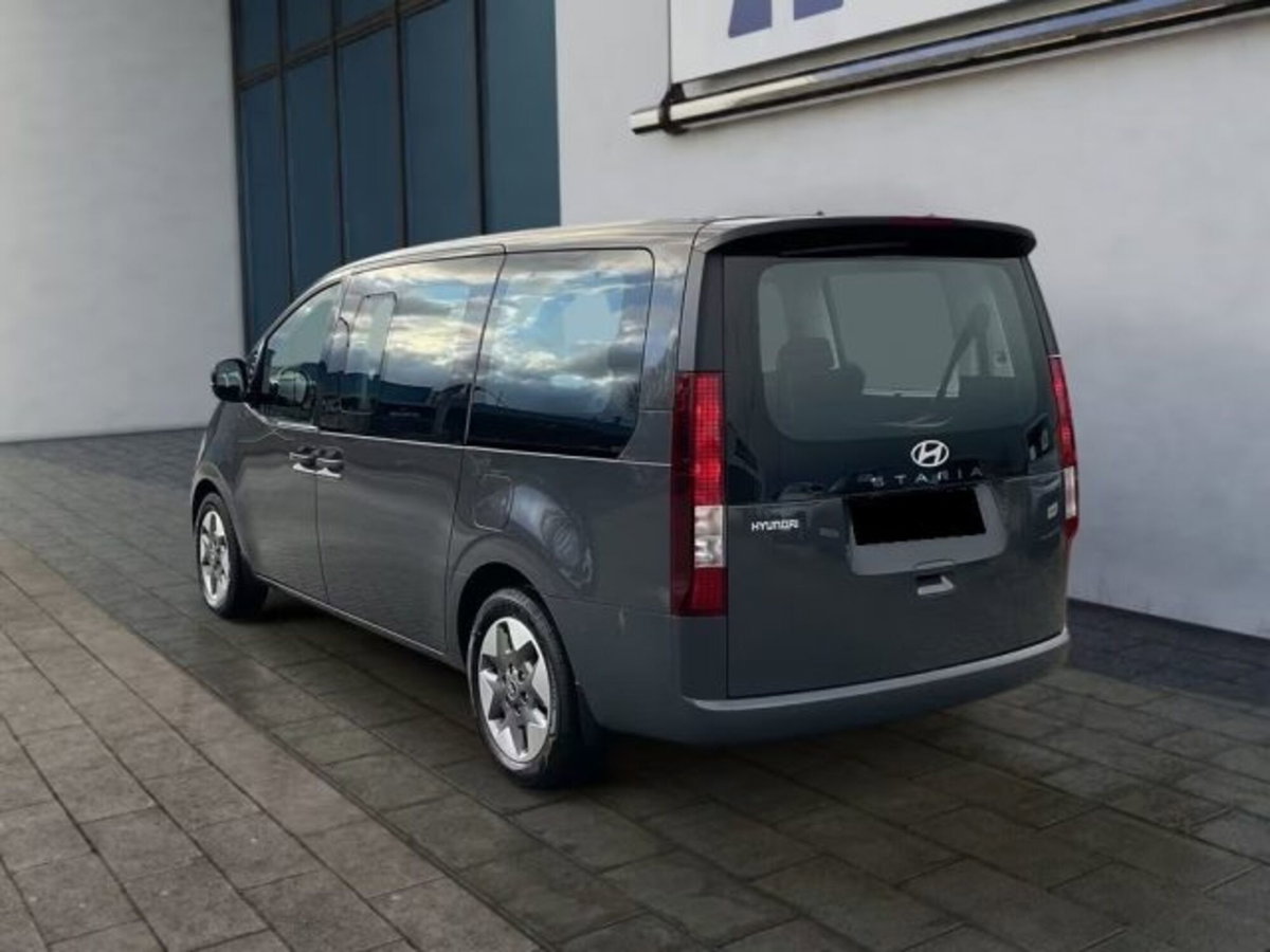 Hyundai Staria 1.6 hev 2wd auto (3)