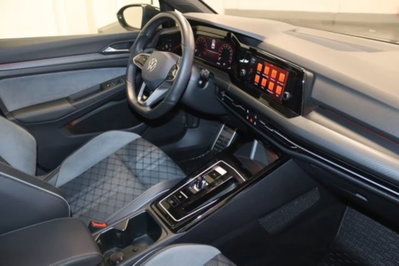 Volkswagen Golf Variant 1.5 eTSI 150 CV EVO ACT DSG R-Line (18)