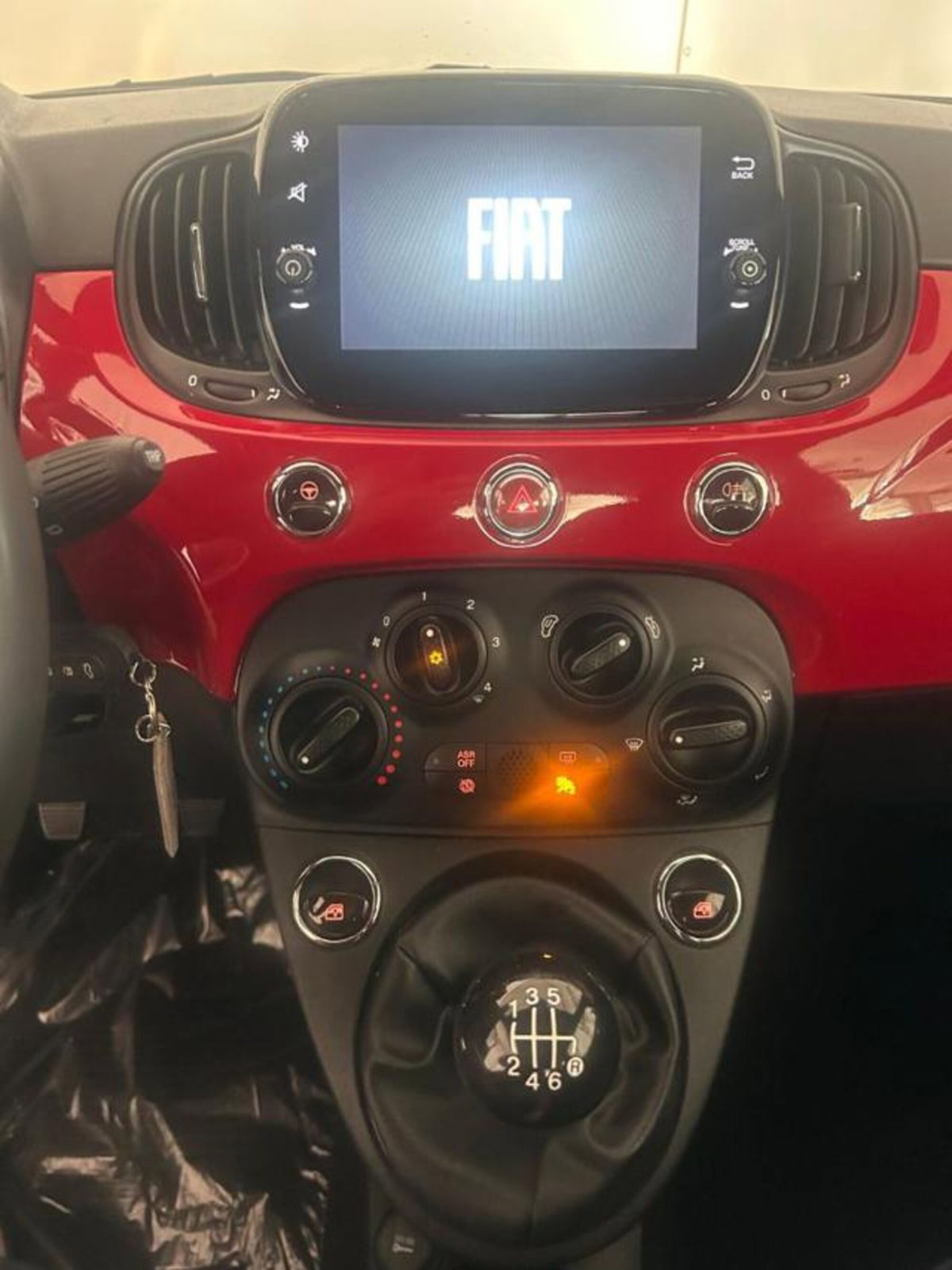 Fiat 500 1.0 Hybrid Club (8)