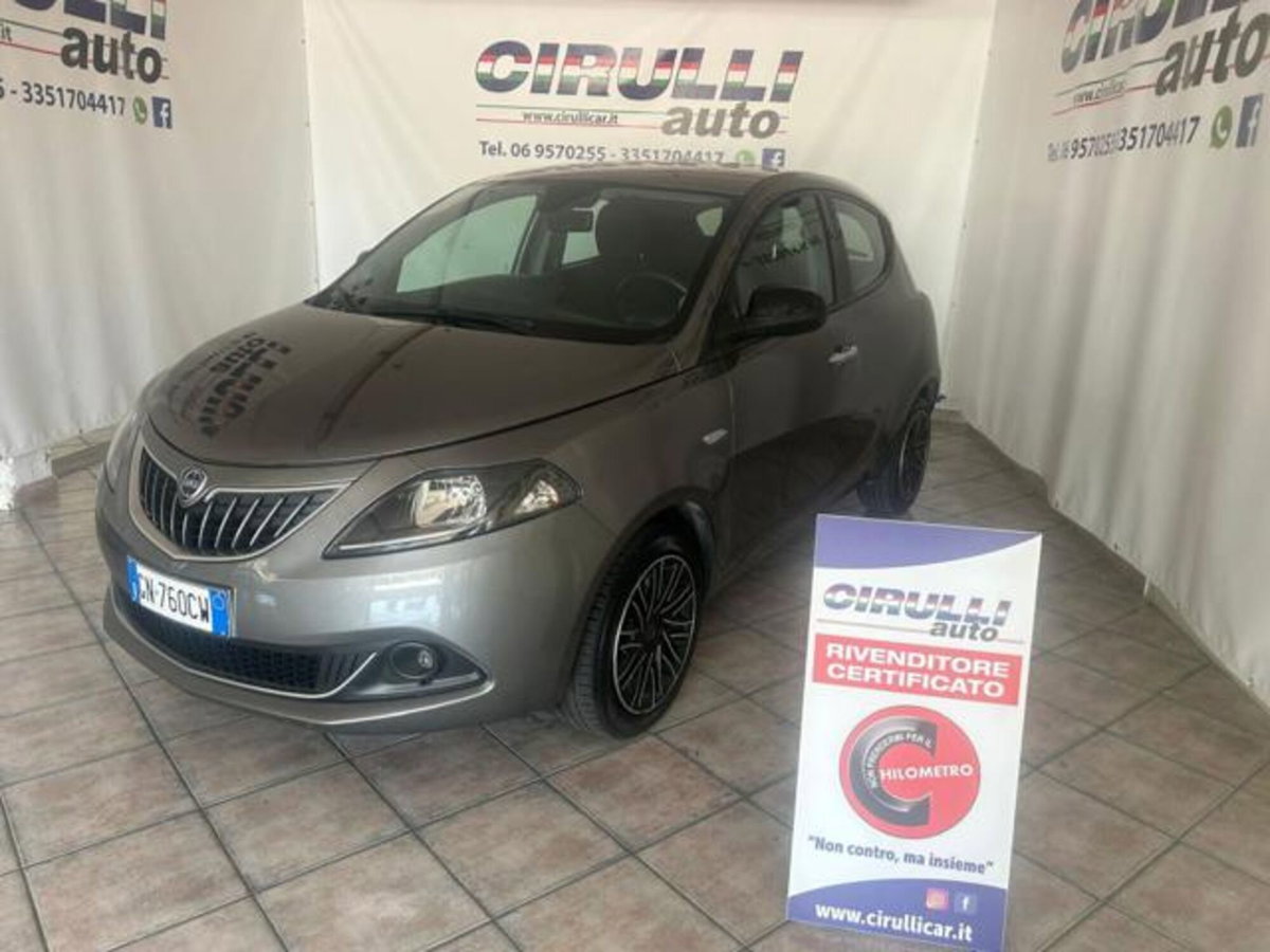Lancia Ypsilon 1.0 FireFly 5 porte S&S Hybrid Gold Plus (2)