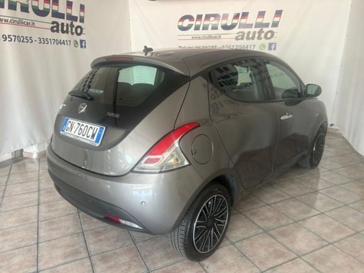 Lancia Ypsilon 1.0 FireFly 5 porte S&S Hybrid Gold Plus (4)