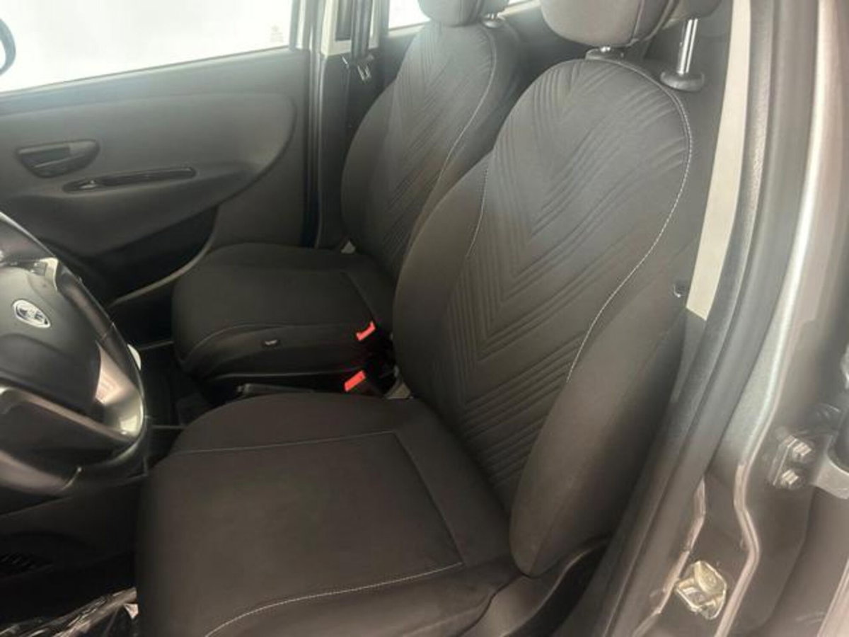 Lancia Ypsilon 1.0 FireFly 5 porte S&S Hybrid Gold Plus (5)