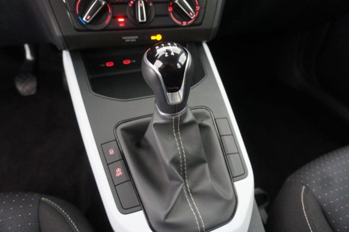 SEAT Arona 1.0 ecotsi Style 95cv (13)