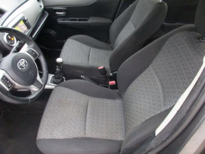 Toyota Yaris 1.D-4D 5 porte Lounge (10)