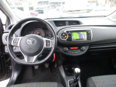 Toyota Yaris 1.D-4D 5 porte Lounge (12)