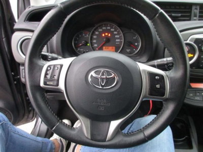 Toyota Yaris 1.D-4D 5 porte Lounge (13)