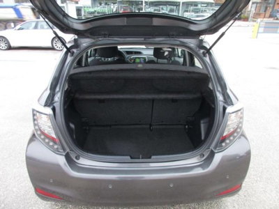 Toyota Yaris 1.D-4D 5 porte Lounge (7)