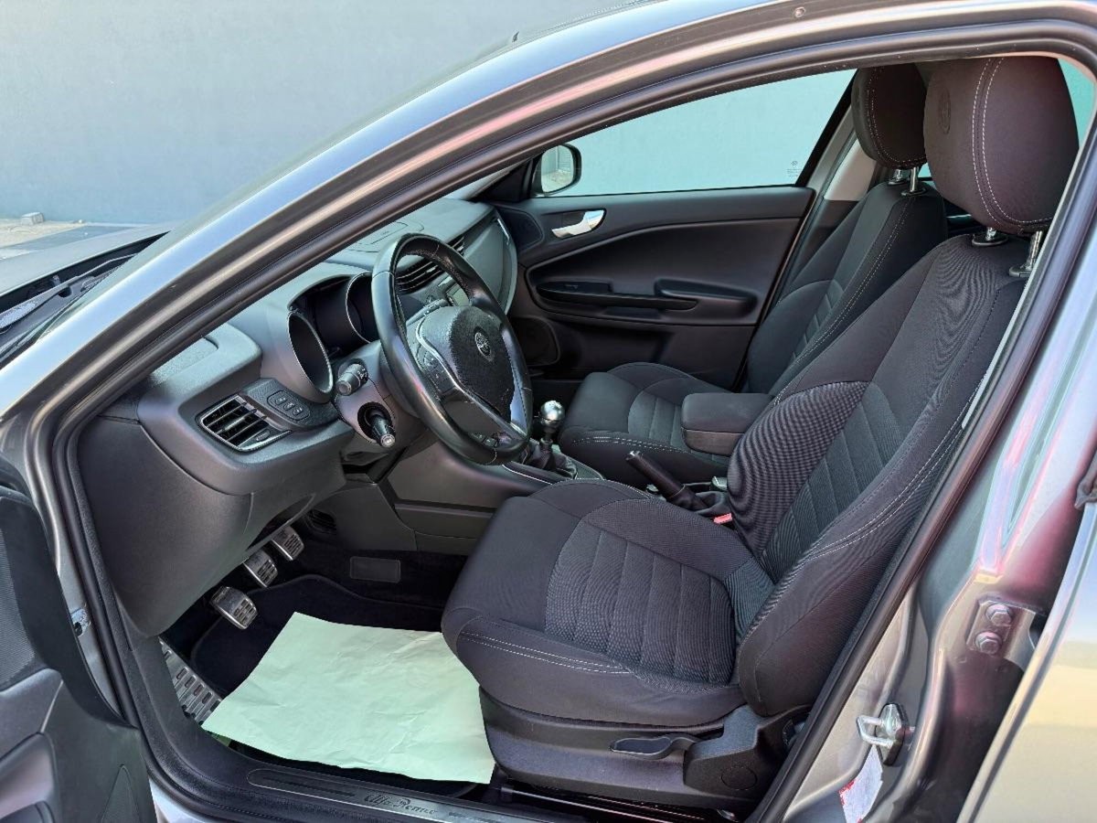 Alfa Romeo Giulietta 1.6 JTDm Super 120cv (9)