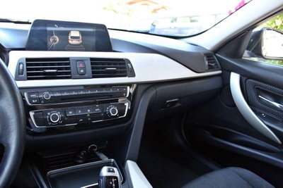 BMW Serie 3 Touring 320d xDrive  Business Advantage (8)