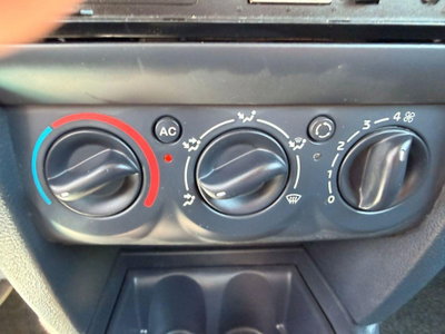 Renault Clio 1.2 16V 3 porte Confort (12)