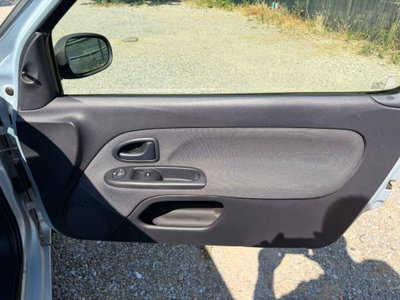 Renault Clio 1.2 16V 3 porte Confort (18)