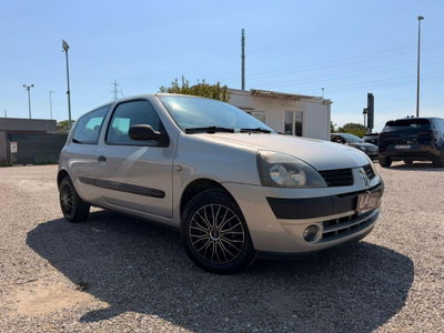 Renault Clio 1.2 16V 3 porte Confort (2)