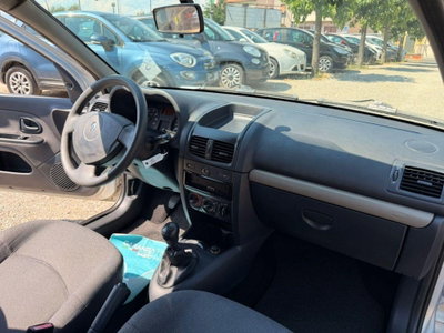 Renault Clio 1.2 16V 3 porte Confort (9)