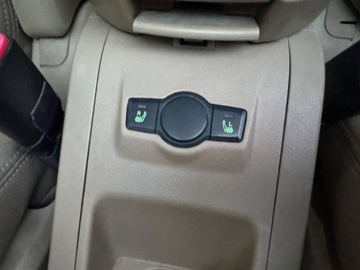 Chevrolet Captiva 2.0 VCDi Sport (15)