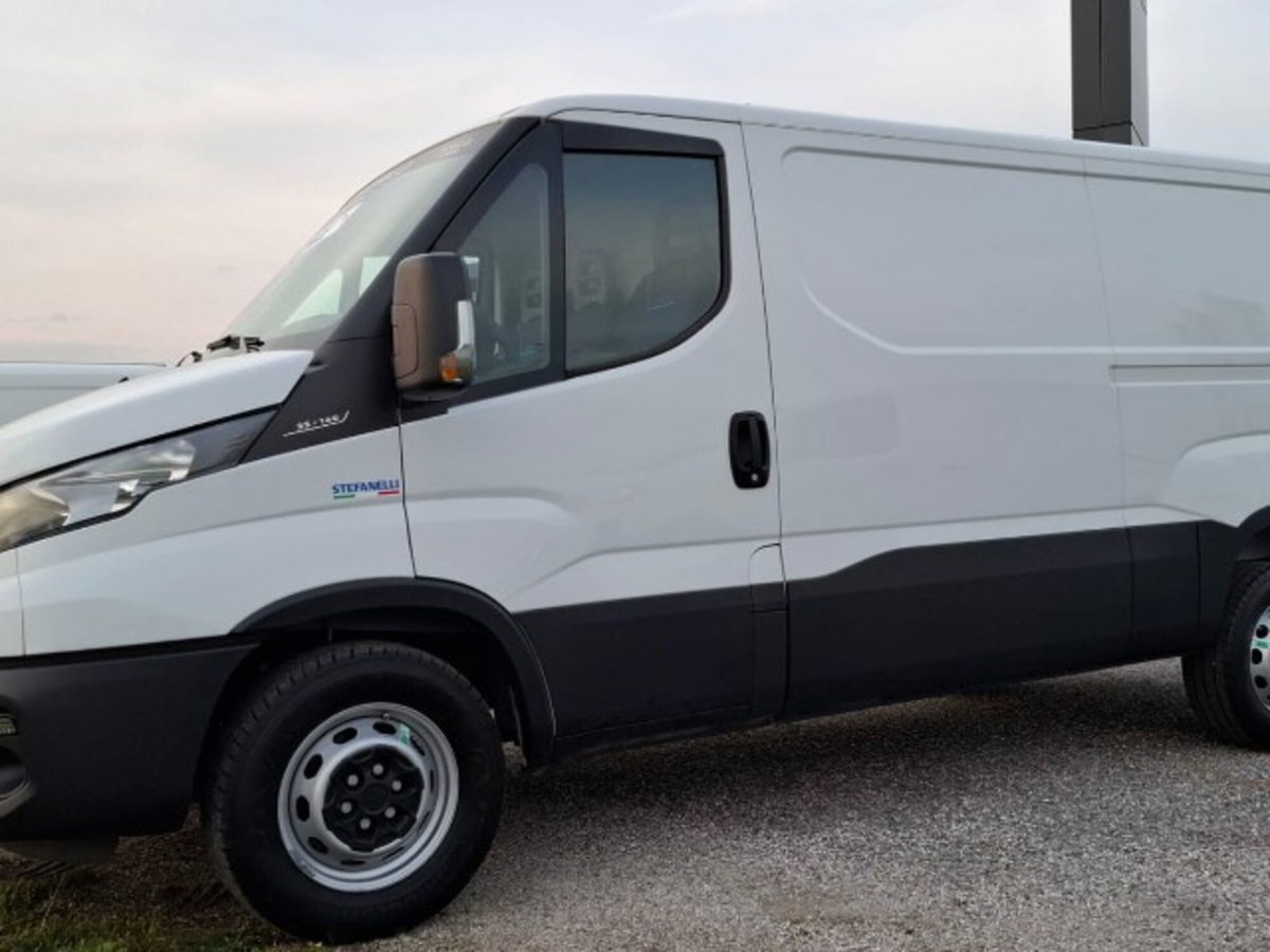 Iveco Daily Telaio 35S14 2.3 HPT PLM Cabinato (2)