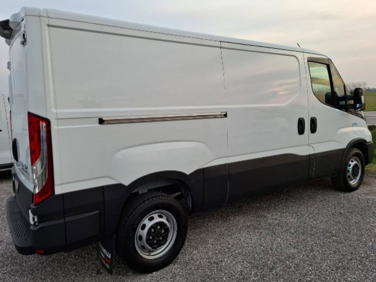 Iveco Daily Telaio 35S14 2.3 HPT PLM Cabinato (4)