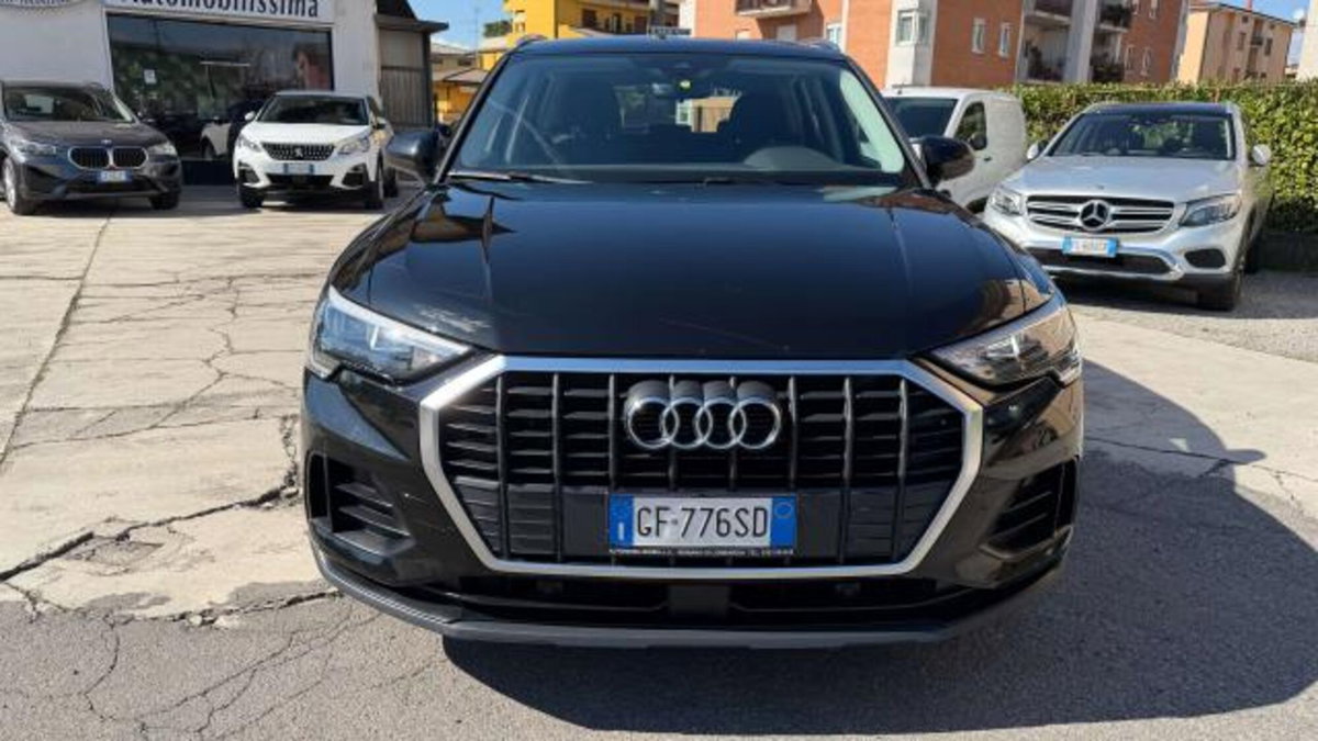 Audi Q3 35 2.0 tdi Business s-tronic (2)