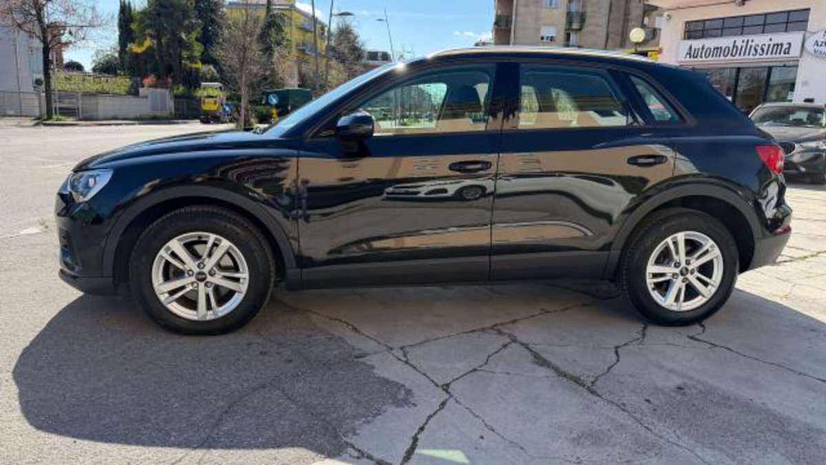 Audi Q3 35 2.0 tdi Business s-tronic (4)