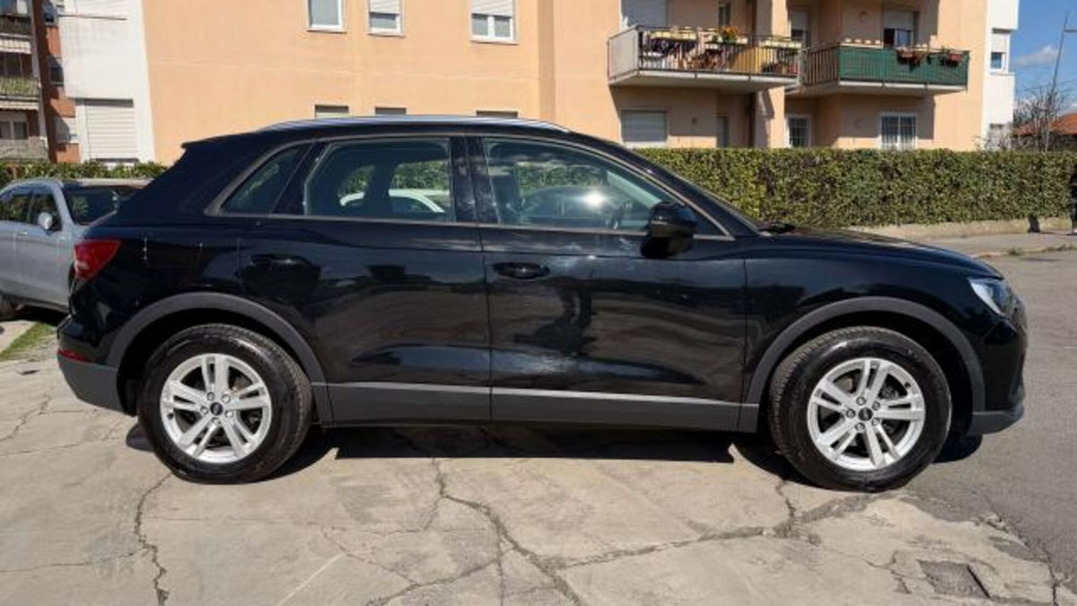Audi Q3 35 2.0 tdi Business s-tronic (5)