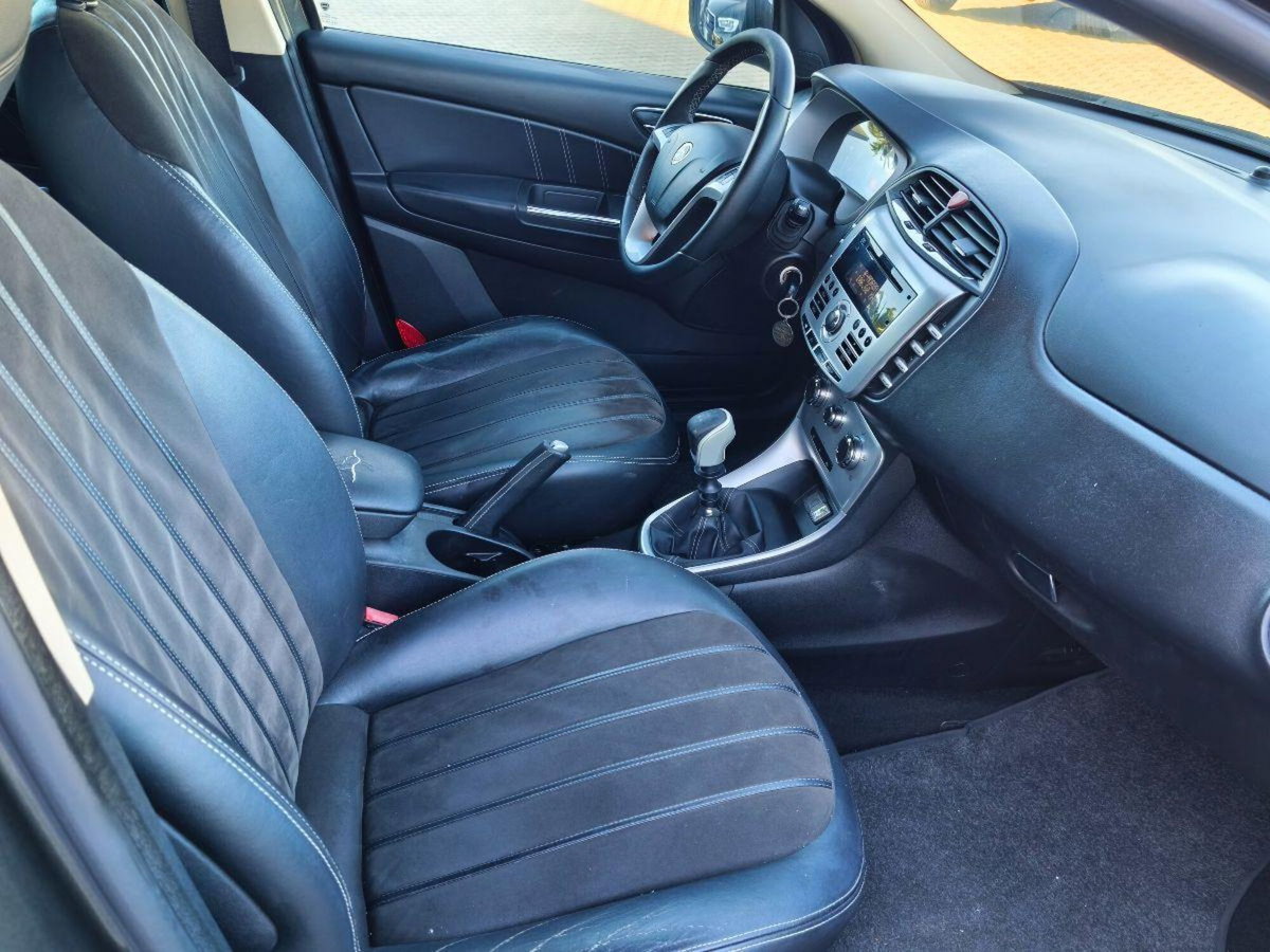 Lancia Delta 1.6 MJT DPF Platino (10)