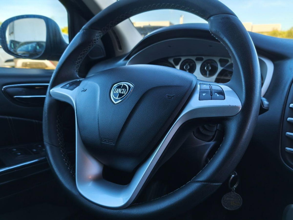 Lancia Delta 1.6 MJT DPF Platino (12)
