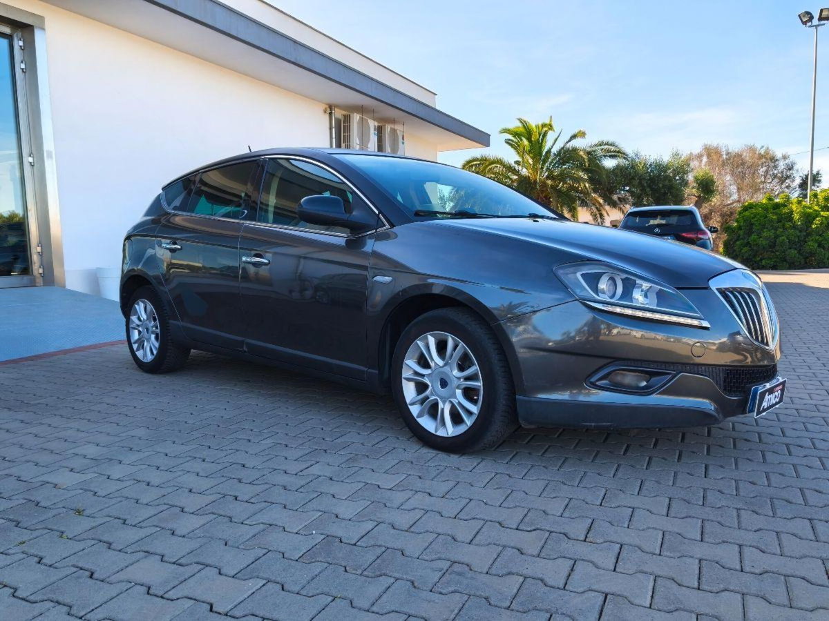 Lancia Delta 1.6 MJT DPF Platino (3)