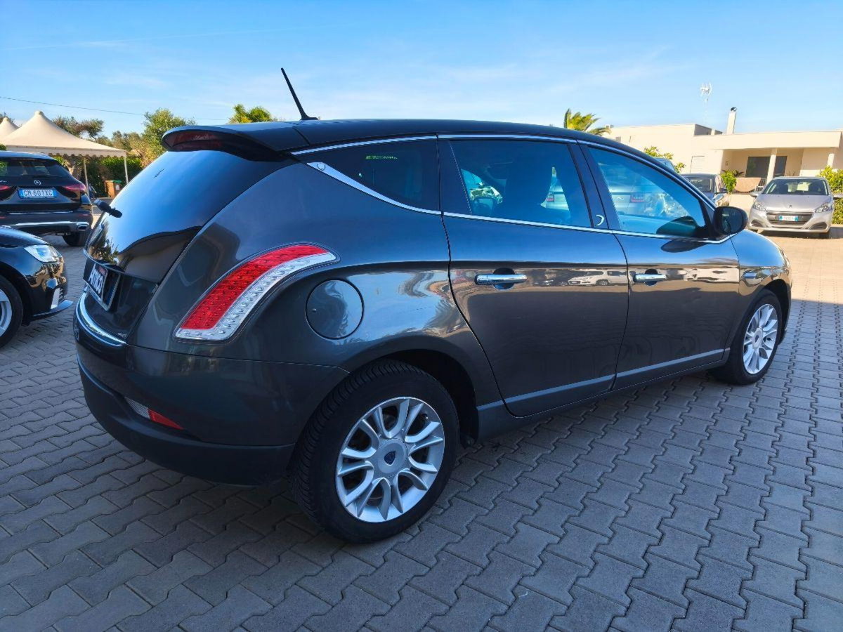 Lancia Delta 1.6 MJT DPF Platino (4)