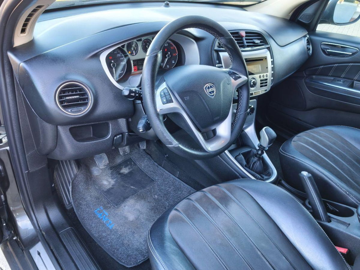 Lancia Delta 1.6 MJT DPF Platino (8)