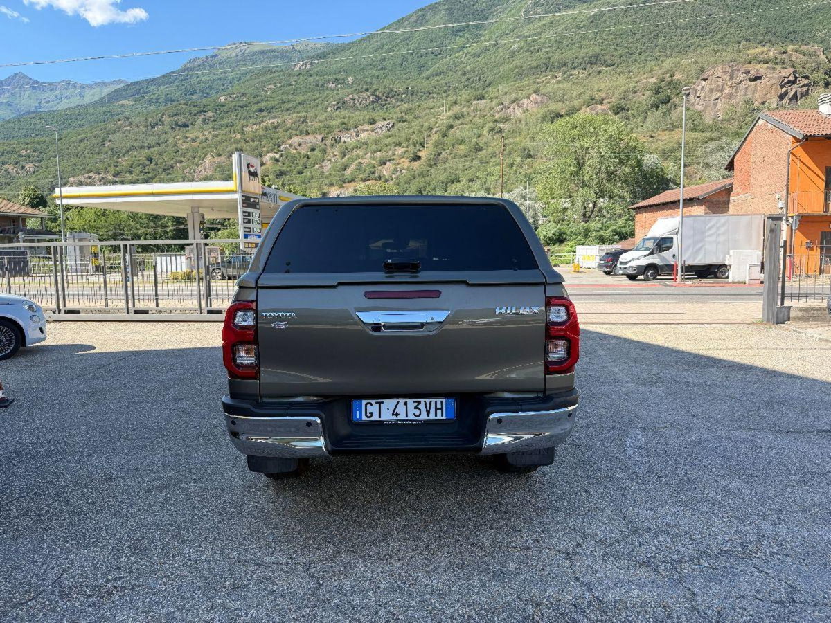 Toyota Hilux 2.d-4d SC 4xComfort (10)
