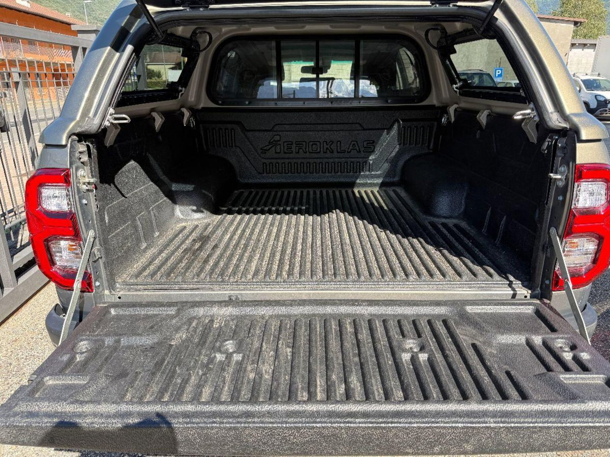 Toyota Hilux 2.d-4d SC 4xComfort (11)