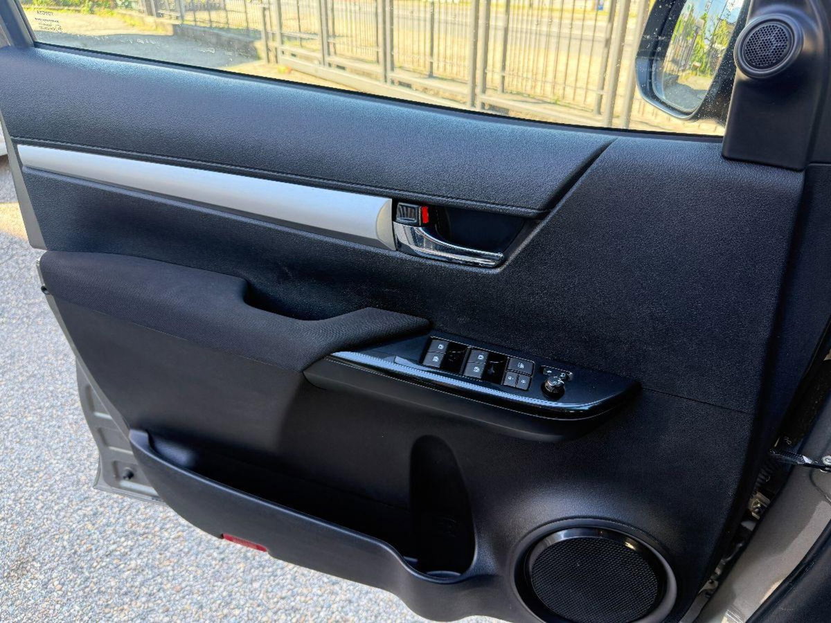 Toyota Hilux 2.d-4d SC 4xComfort (13)