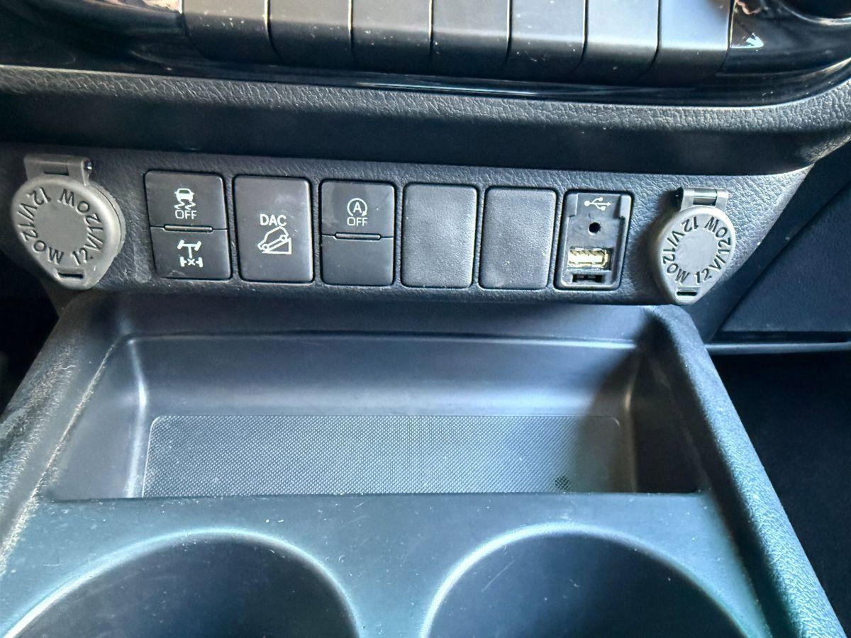 Toyota Hilux 2.d-4d SC 4xComfort (17)