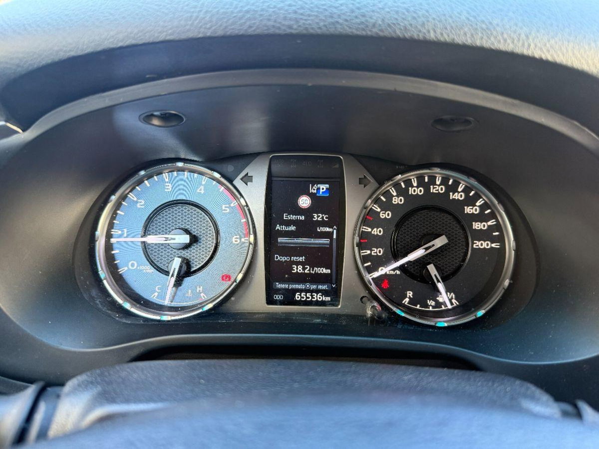Toyota Hilux 2.d-4d SC 4xComfort (18)