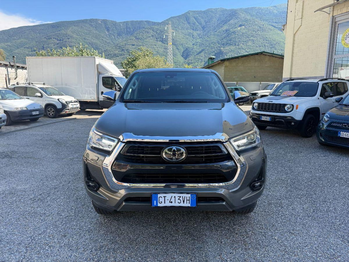 Toyota Hilux 2.d-4d SC 4xComfort (2)