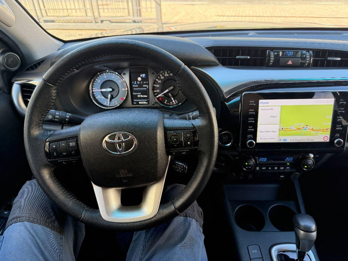 Toyota Hilux 2.d-4d SC 4xComfort (20)