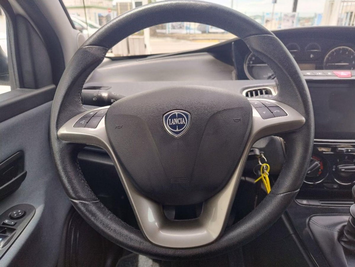 Lancia Ypsilon 1.0 FireFly 5 porte S&S Hybrid Gold Plus (13)