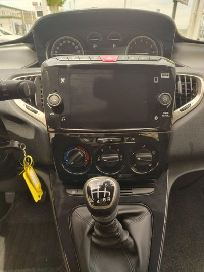 Lancia Ypsilon 1.0 FireFly 5 porte S&S Hybrid Gold Plus (14)