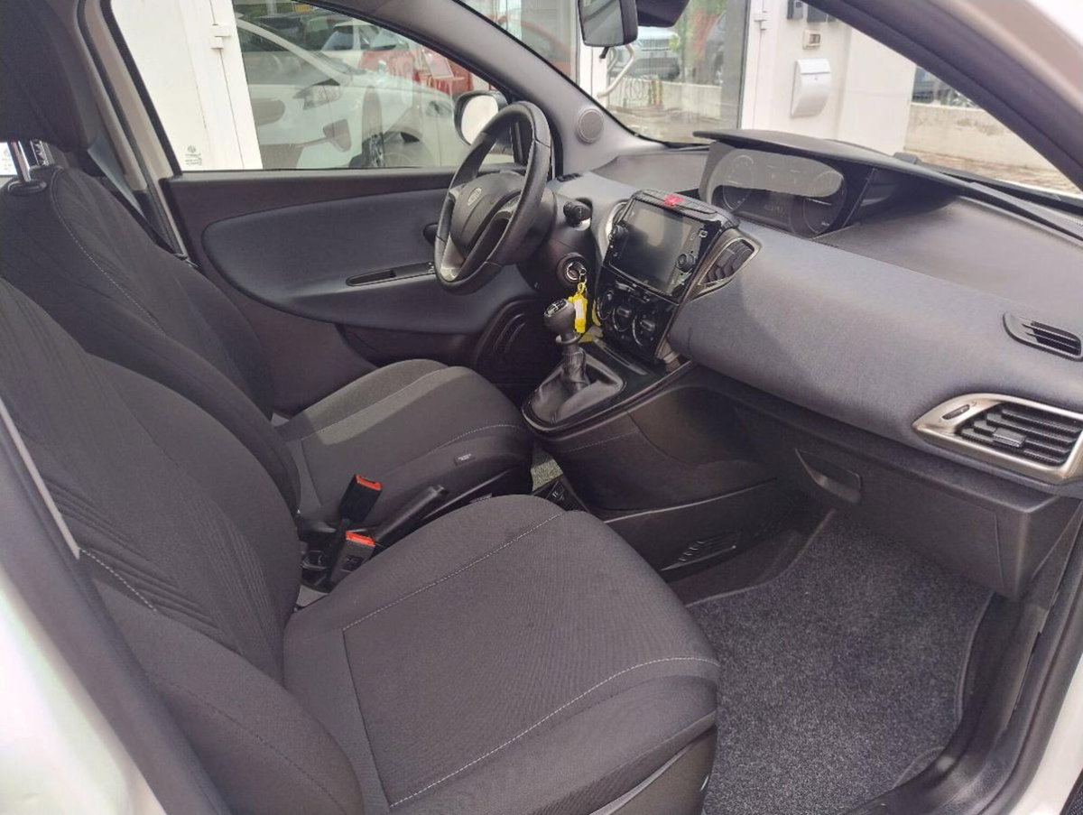 Lancia Ypsilon 1.0 FireFly 5 porte S&S Hybrid Gold Plus (16)