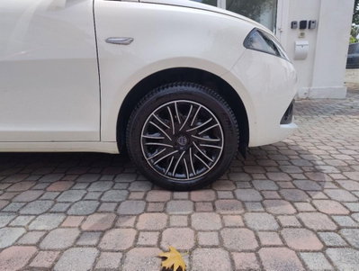 Lancia Ypsilon 1.0 FireFly 5 porte S&S Hybrid Gold Plus (2)