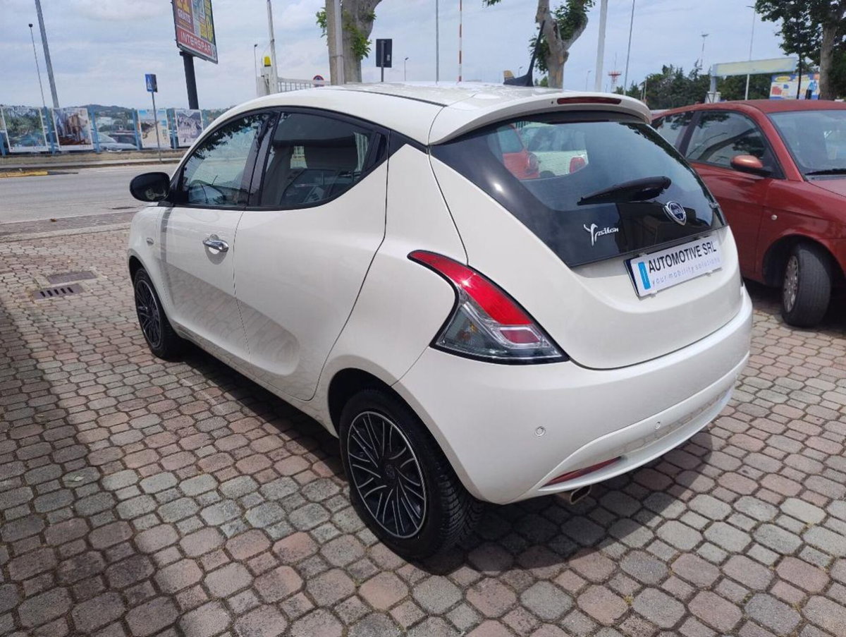 Lancia Ypsilon 1.0 FireFly 5 porte S&S Hybrid Gold Plus (4)
