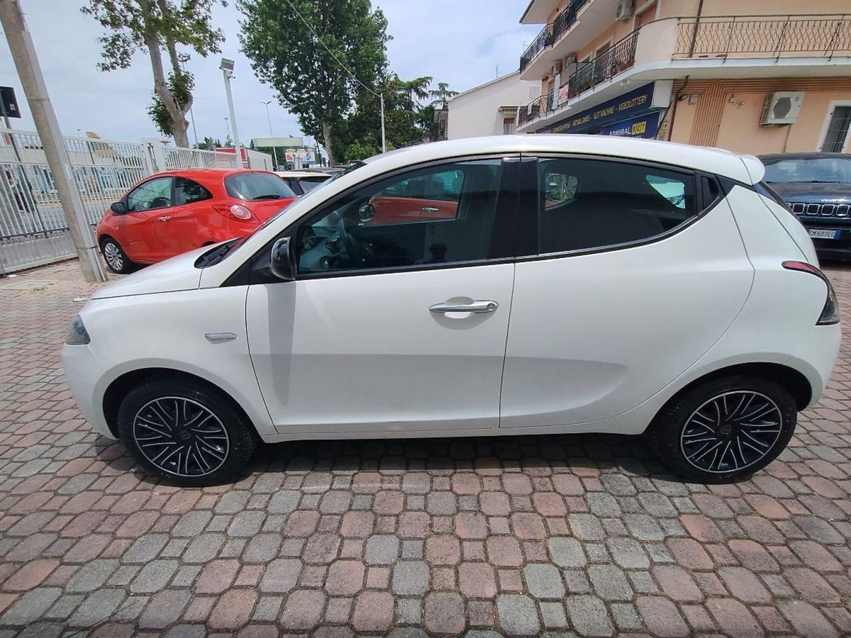 Lancia Ypsilon 1.0 FireFly 5 porte S&S Hybrid Gold Plus (5)