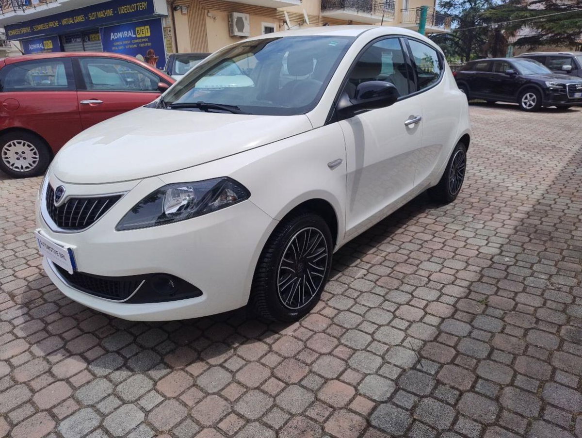 Lancia Ypsilon 1.0 FireFly 5 porte S&S Hybrid Gold Plus (6)